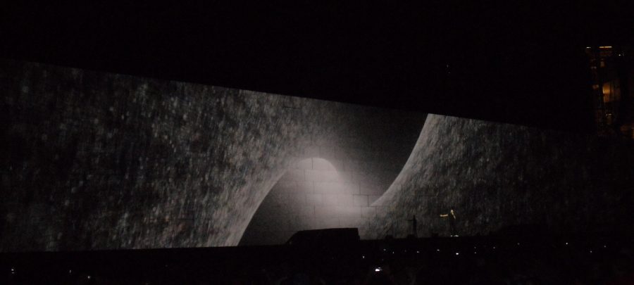 Roger Waters Sings “Comfortably Numb” to a Mesmerized Crowd at Yankee Stadium on July 6th, 2012